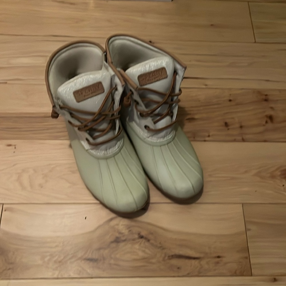 Sperry Waterproof boots size 10 M like new worn twice